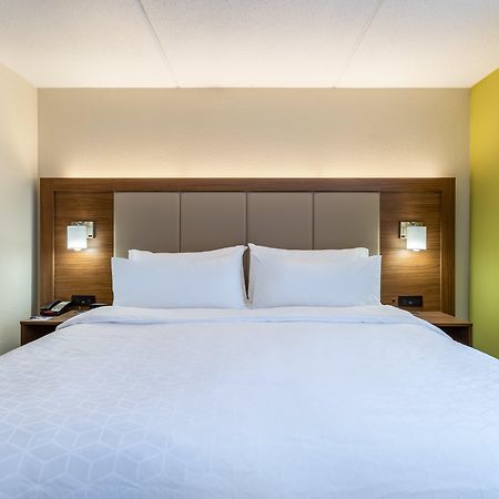 Holiday Inn Express & Suites Cedar Falls Exteriör bild