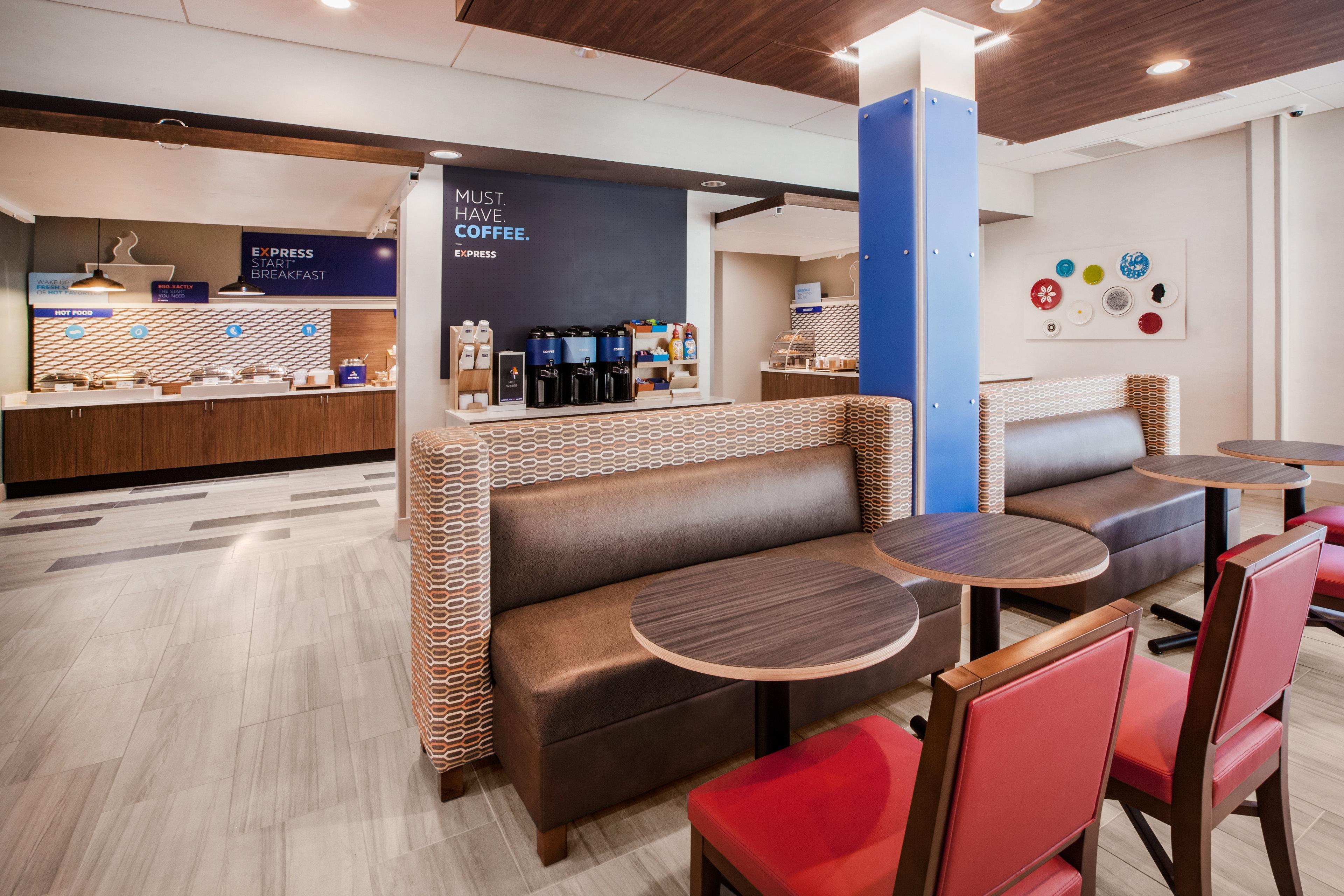 Holiday Inn Express & Suites Cedar Falls Exteriör bild