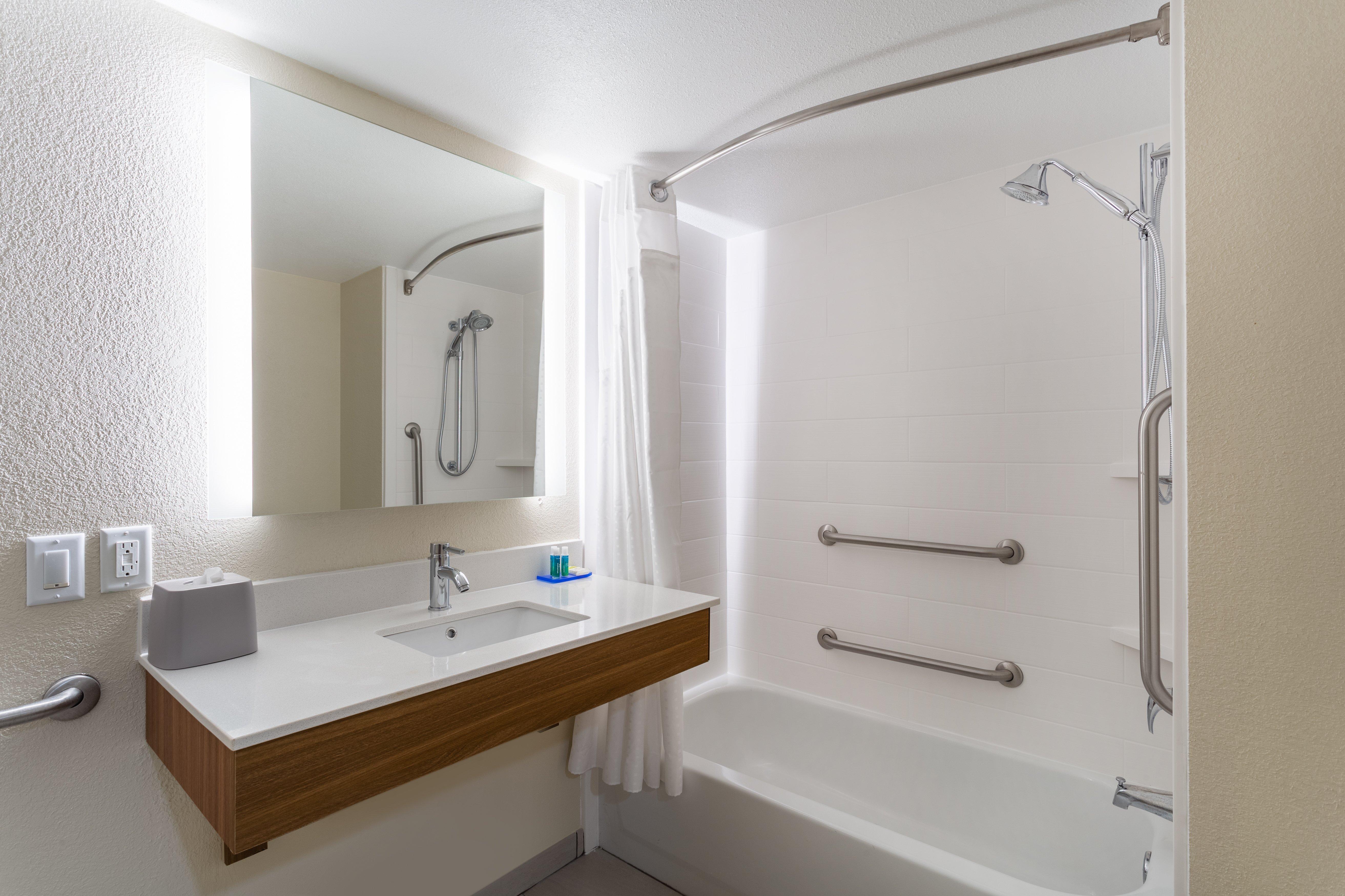 Holiday Inn Express & Suites Cedar Falls Exteriör bild