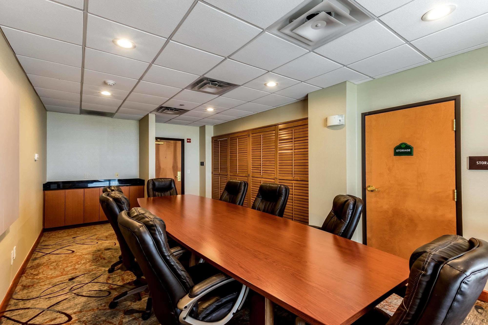 Holiday Inn Express & Suites Cedar Falls Exteriör bild