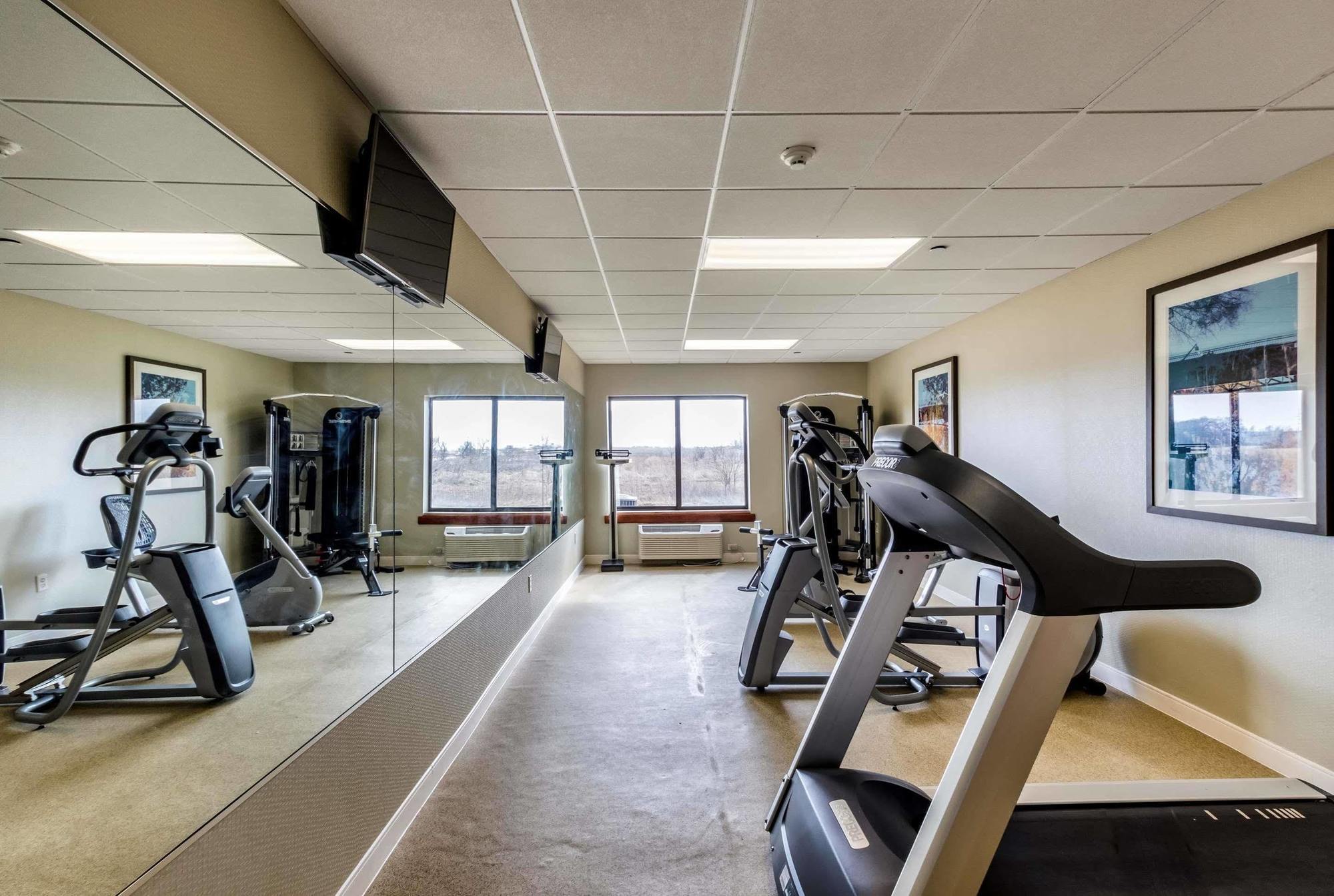 Holiday Inn Express & Suites Cedar Falls Exteriör bild