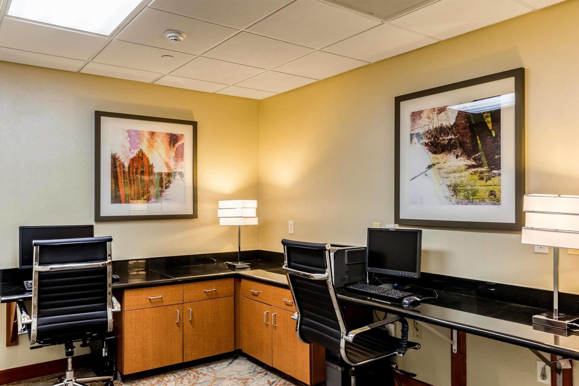 Holiday Inn Express & Suites Cedar Falls Exteriör bild